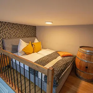 Main Train Station Close To The The Main Square! Apartment